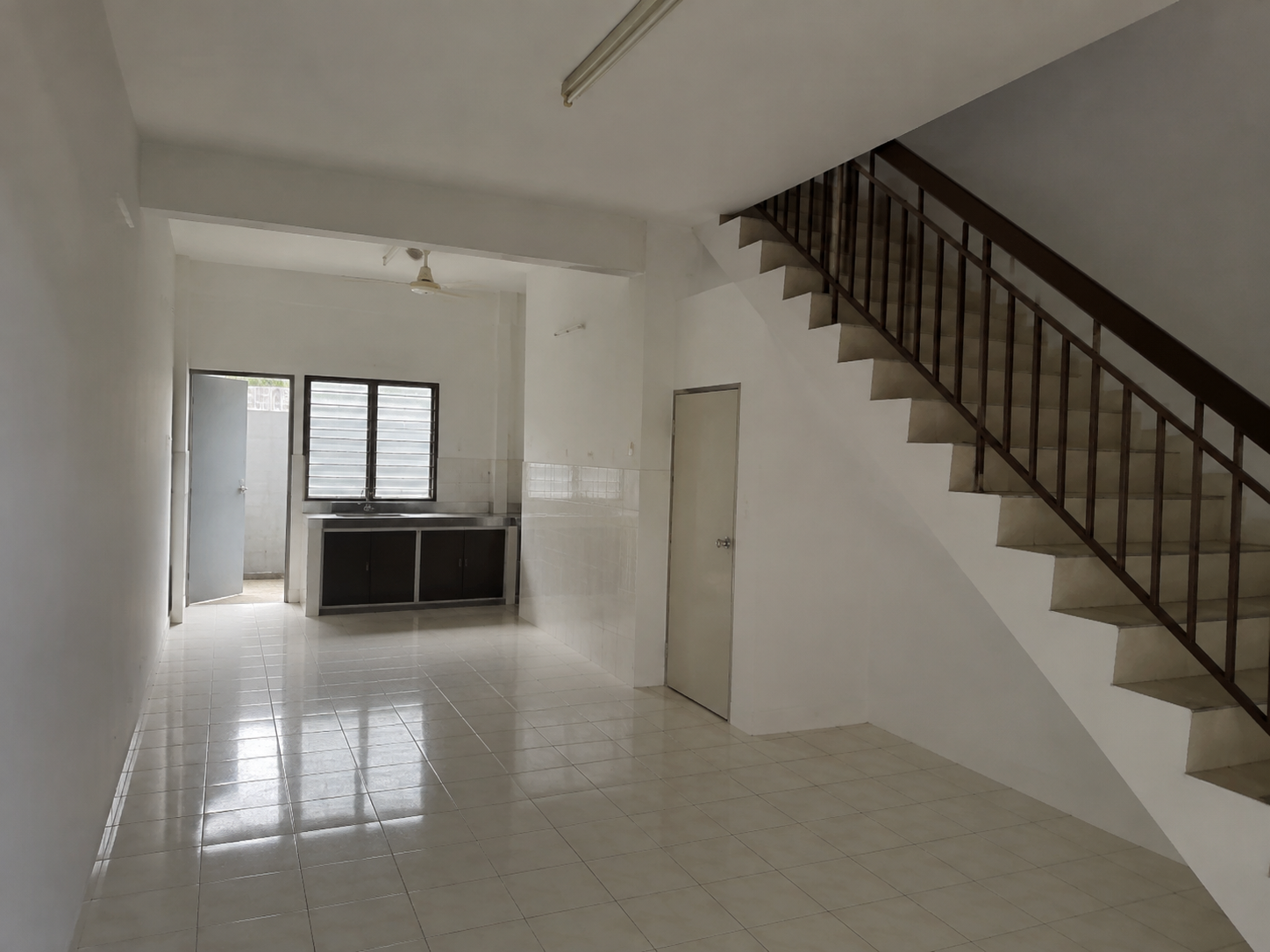 Unfurnished source photo of a terrace house interior